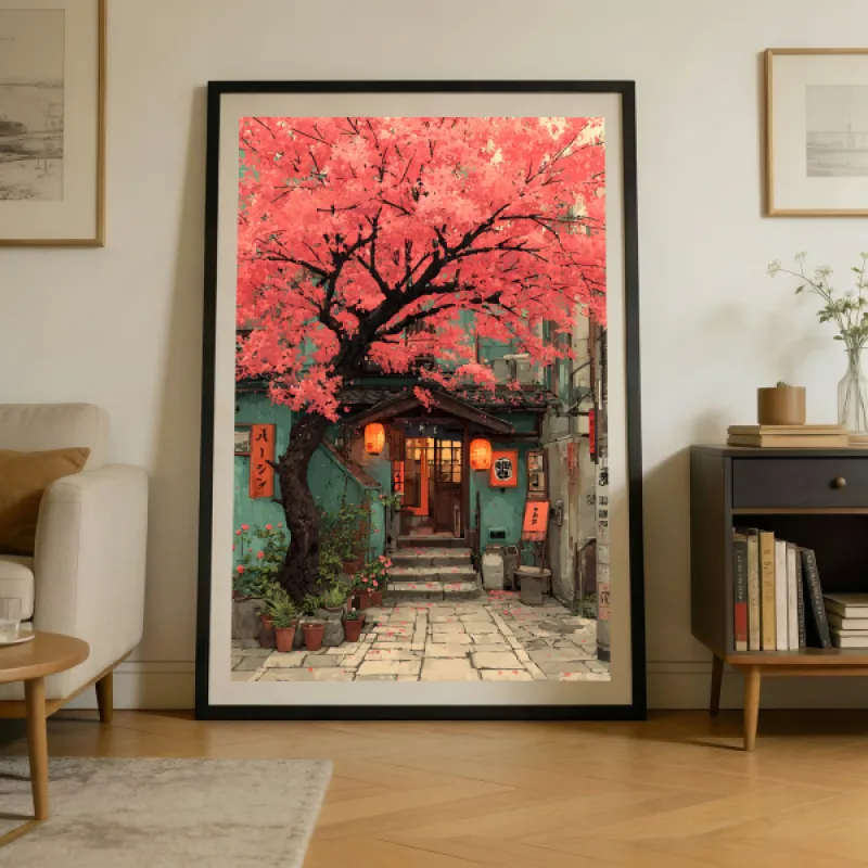 Schilderachtige illustratie van een Japanse straatscène met een grote roze kersenbloesemboom boven een traditionele winkelpui met gloeiende oranje lantaarns, blauwgroene muren, stenen treden, potplanten en verspreide bloemblaadjes