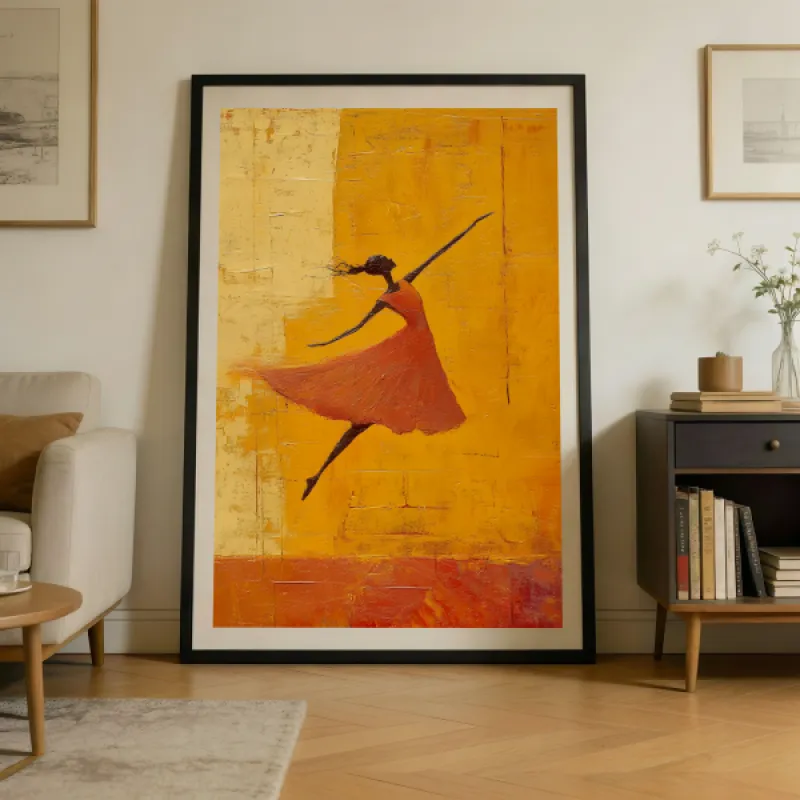 Abstract minimalistisch schildering van een dansende vrouwensilhouet in terracotta op een warme goudgele achtergrond